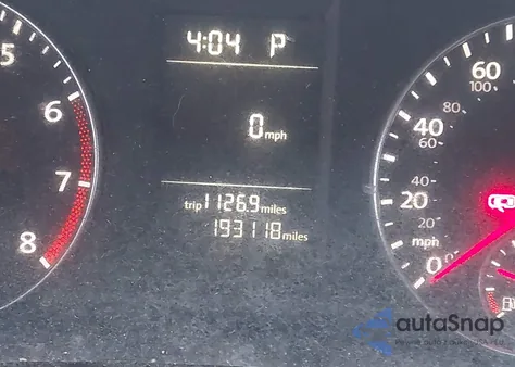 2015 Volkswagen Passat 1.8T Wolfsburg Edition z USA, uszkodzony, nr VIN 1VWAT7A3XFC069568